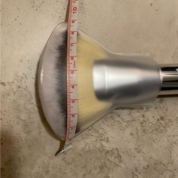 it cosmetics fan brush - Picture 3 of 7
